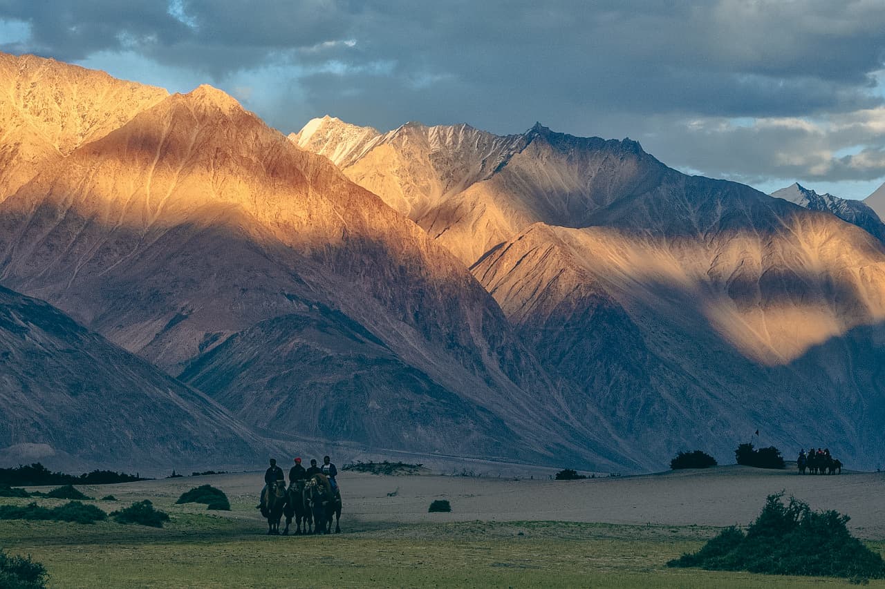 Taj Mahal and cultural sites — India tour packages by Ceylon Travelex